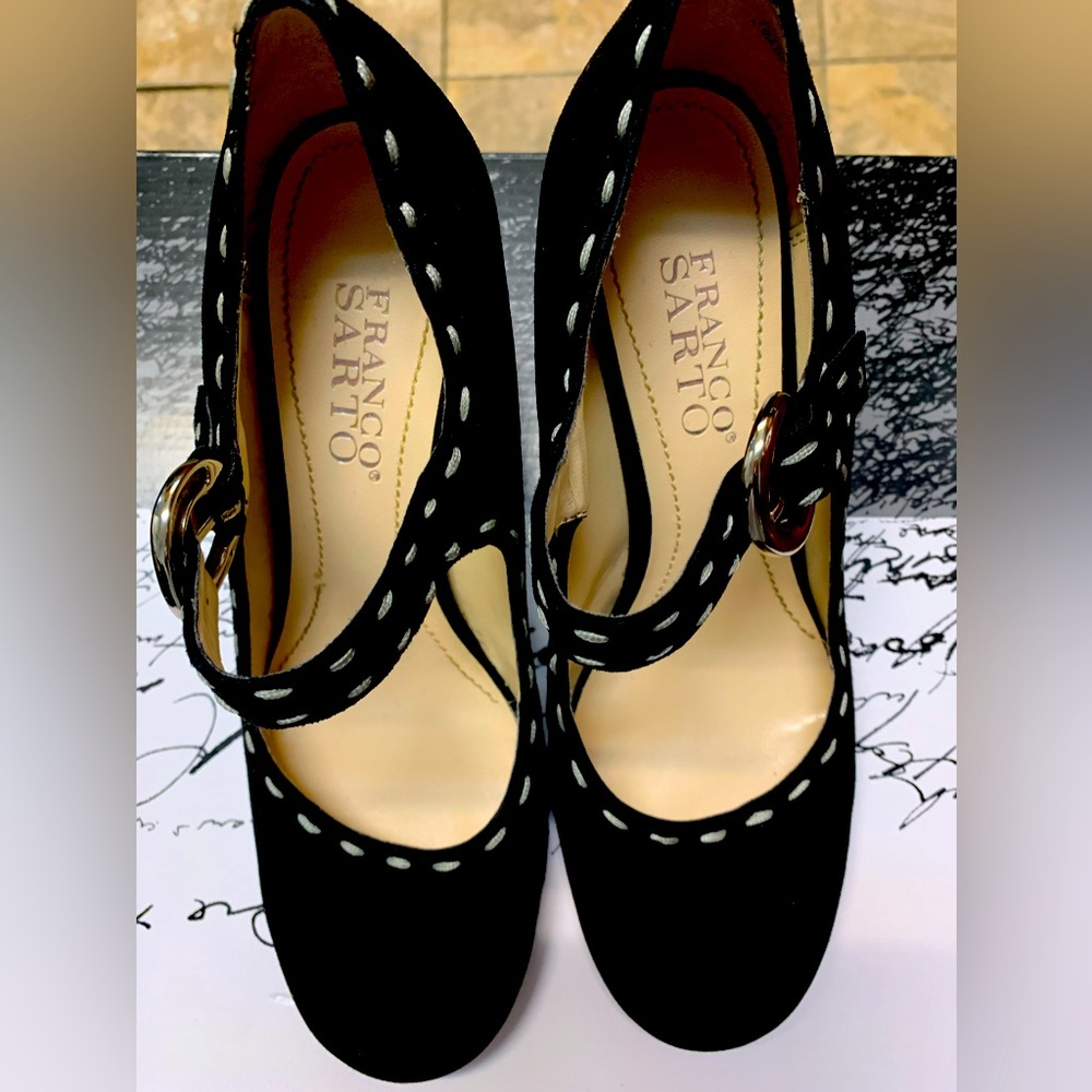 Beautiful  Franco Sarto Suede Black Shoes size7 used great condition